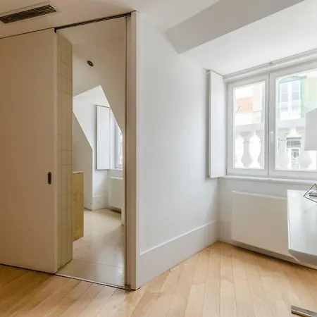 Modern In The Heart Of Alfama *